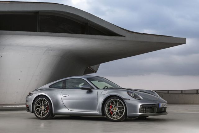 Porsche 911 Carrera 4S photo 12