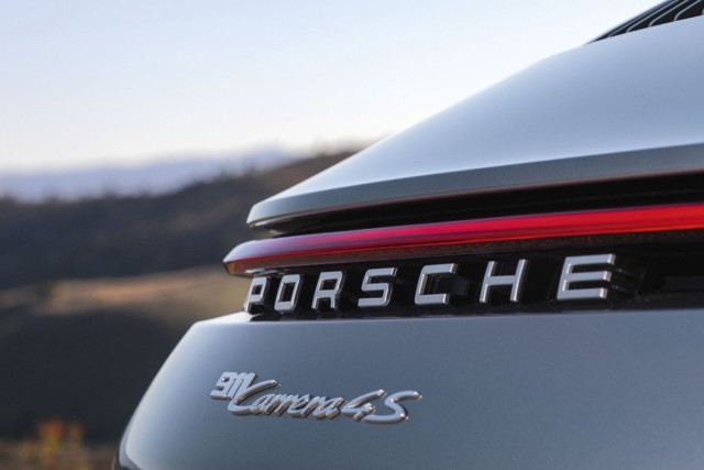 Porsche 911 Carrera 4S photo 5