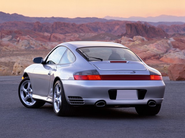 Porsche 911 Carrera 4S photo 17