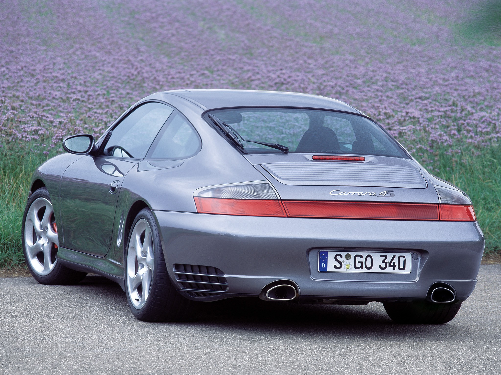 Porsche 911 Carrera 4S photo 31