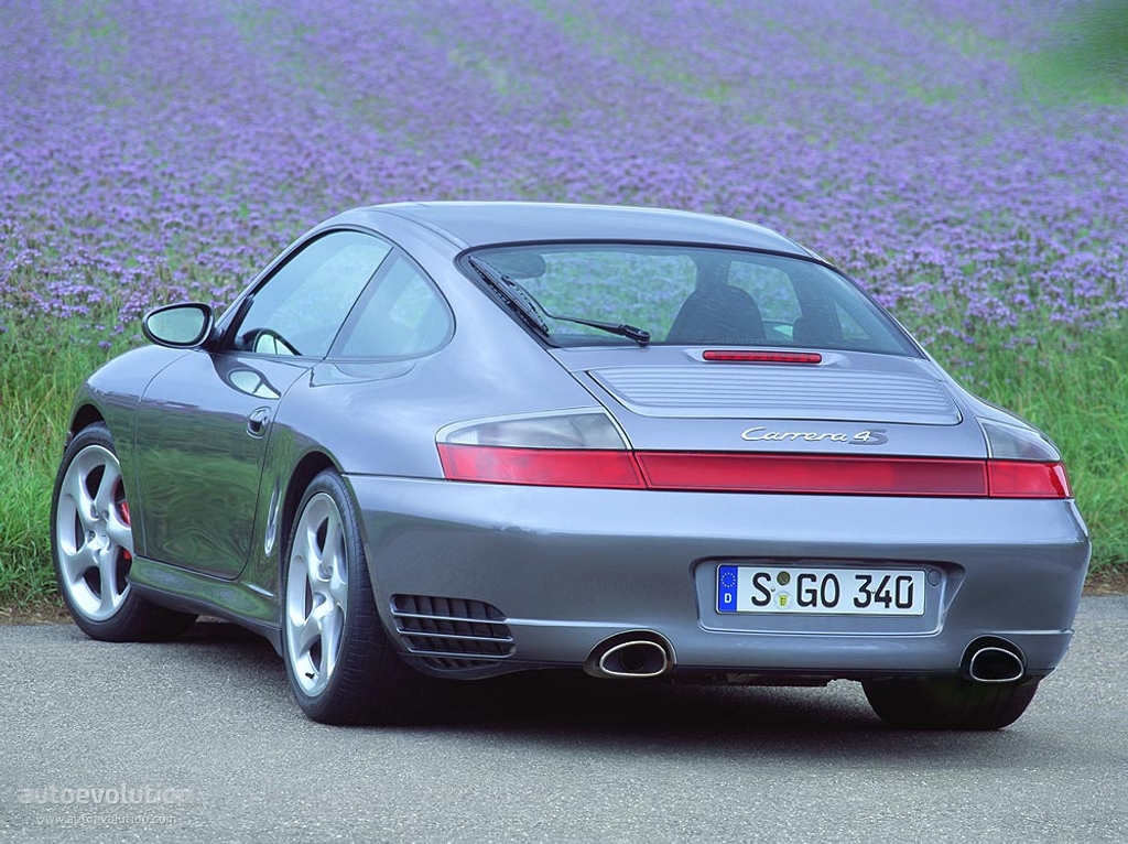 Porsche 911 Carrera 4S photo 2