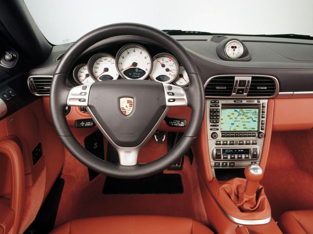 Porsche 911 Carrera 4S photo 28