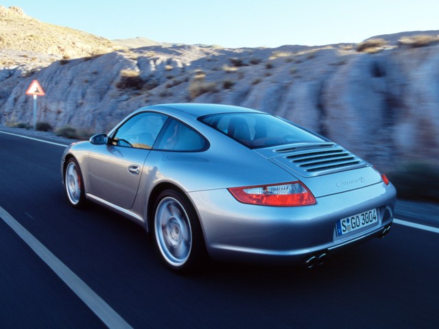 Porsche 911 Carrera 4S photo 24