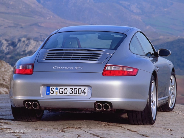 Porsche 911 Carrera 4S photo 8