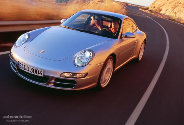 Porsche 911 Carrera 4S photo 9