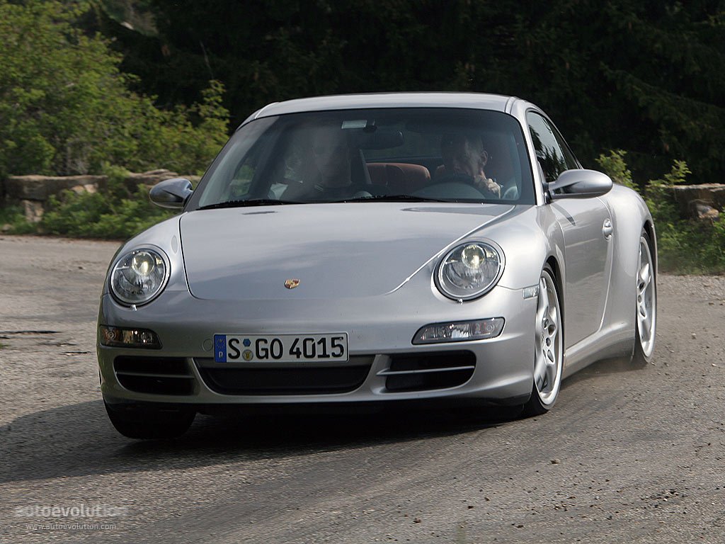 Porsche 911 Carrera 4S photo 2