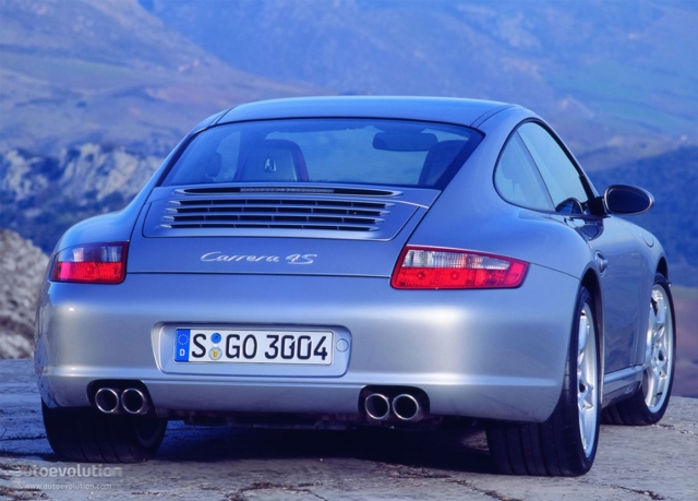 Porsche 911 Carrera 4S photo 5