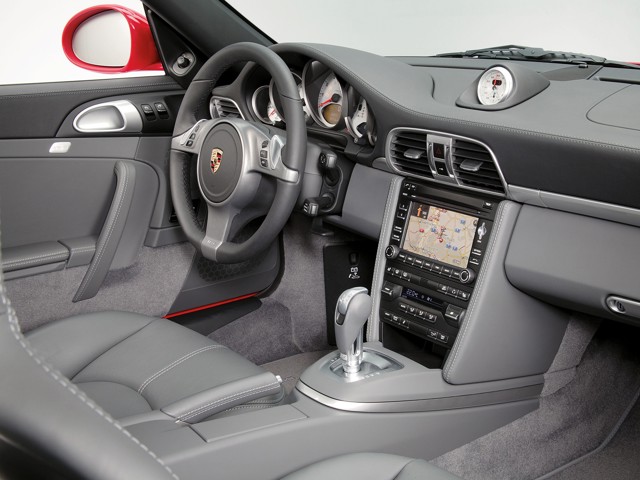 Porsche 911 Carrera 4S photo 16