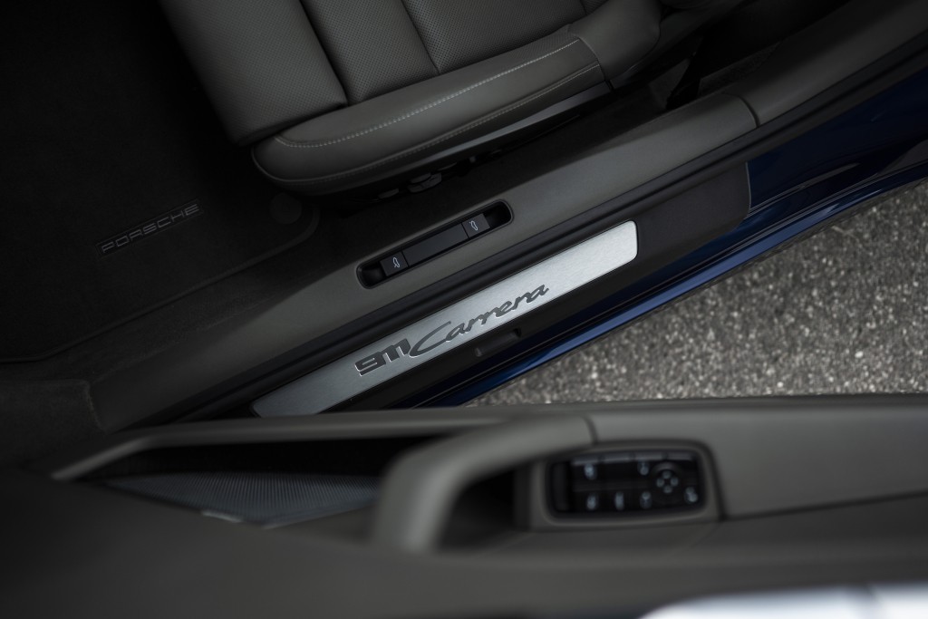 Porsche 911 Carrera Cabriolet photo 30