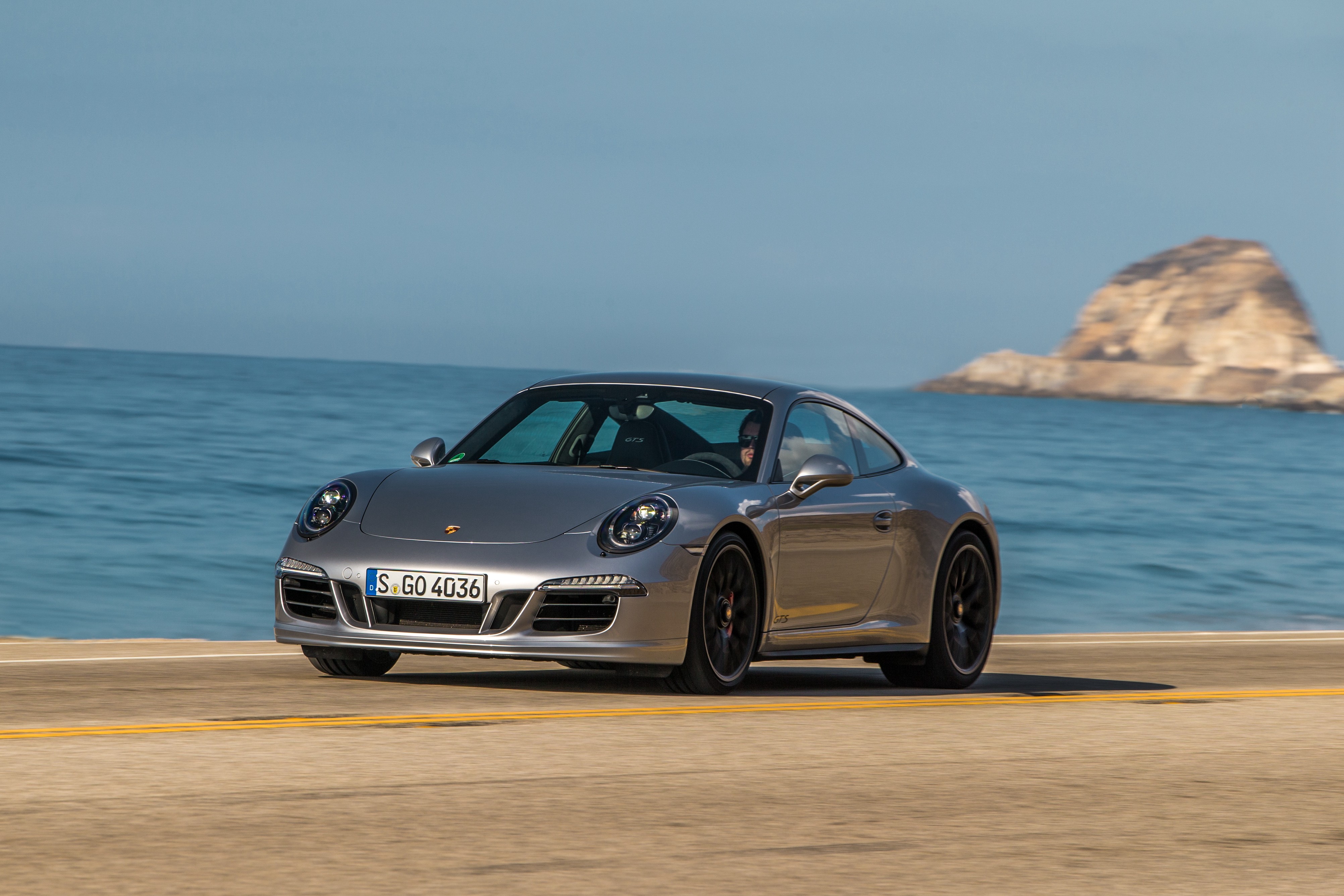 Porsche 911 Carrera Gts photo 11