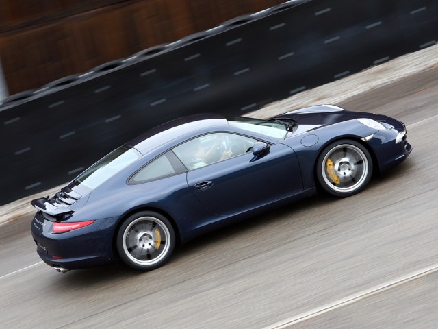 Porsche 911 Carrera S photo 21