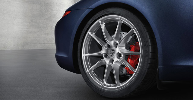 Porsche 911 Carrera S photo 2