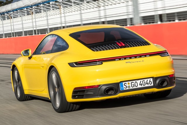 Porsche 911 Carrera S photo 2