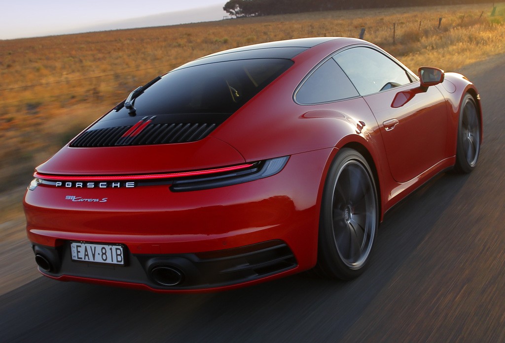 Porsche 911 Carrera S photo 5