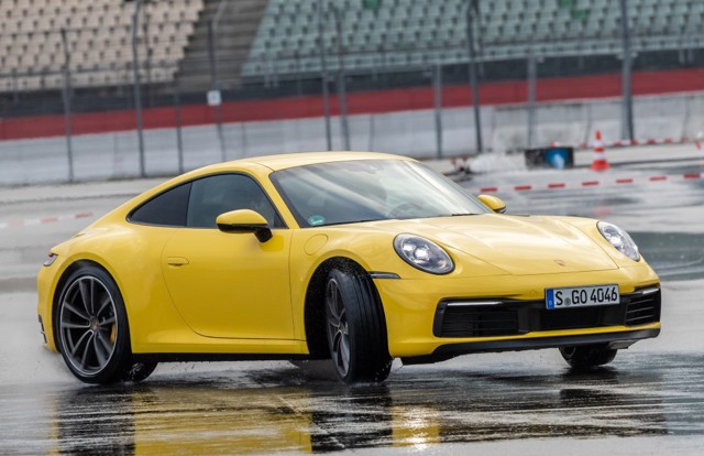 Porsche 911 Carrera S photo 33