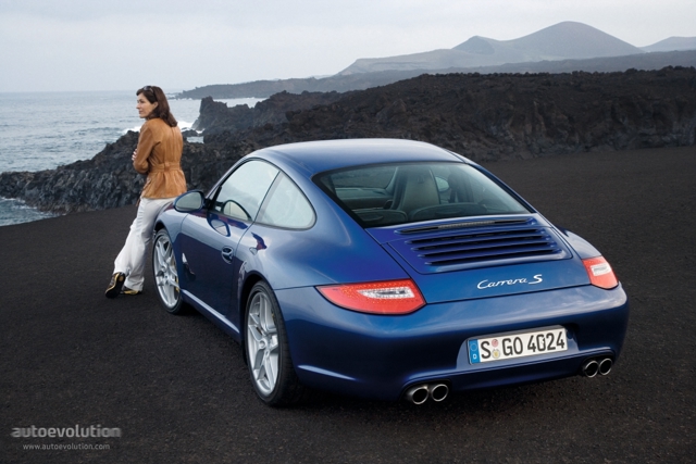 Porsche 911 Carrera S photo 2