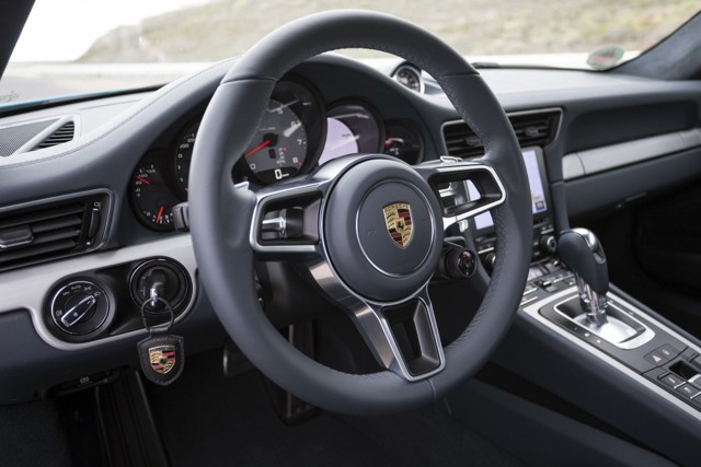 Porsche 911 Carrera S photo 35
