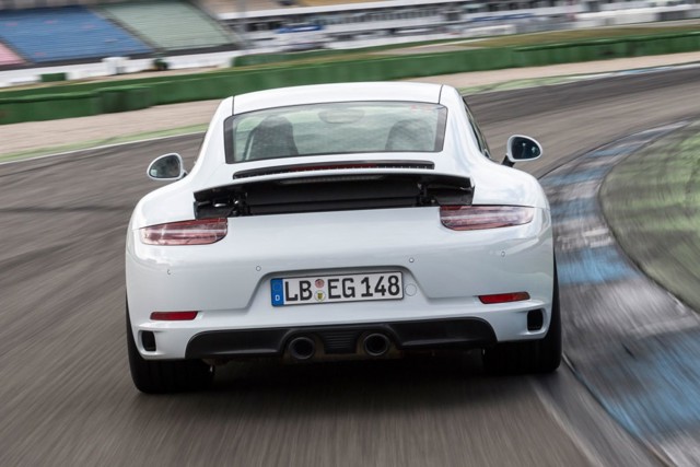 Porsche 911 Carrera S photo 29