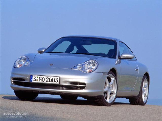 Porsche 911 Carrera photo 1