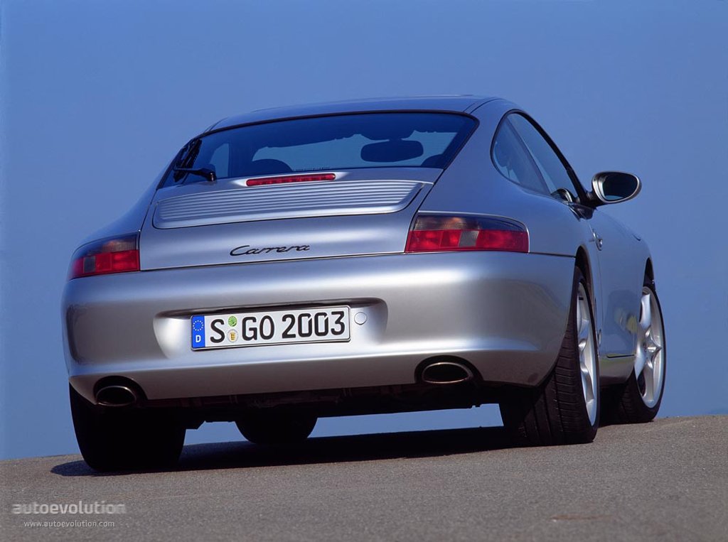 Porsche 911 Carrera photo 2