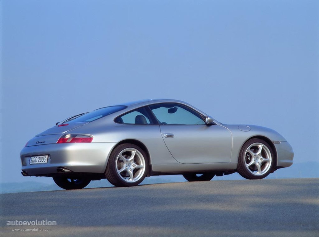 Porsche 911 Carrera photo 3