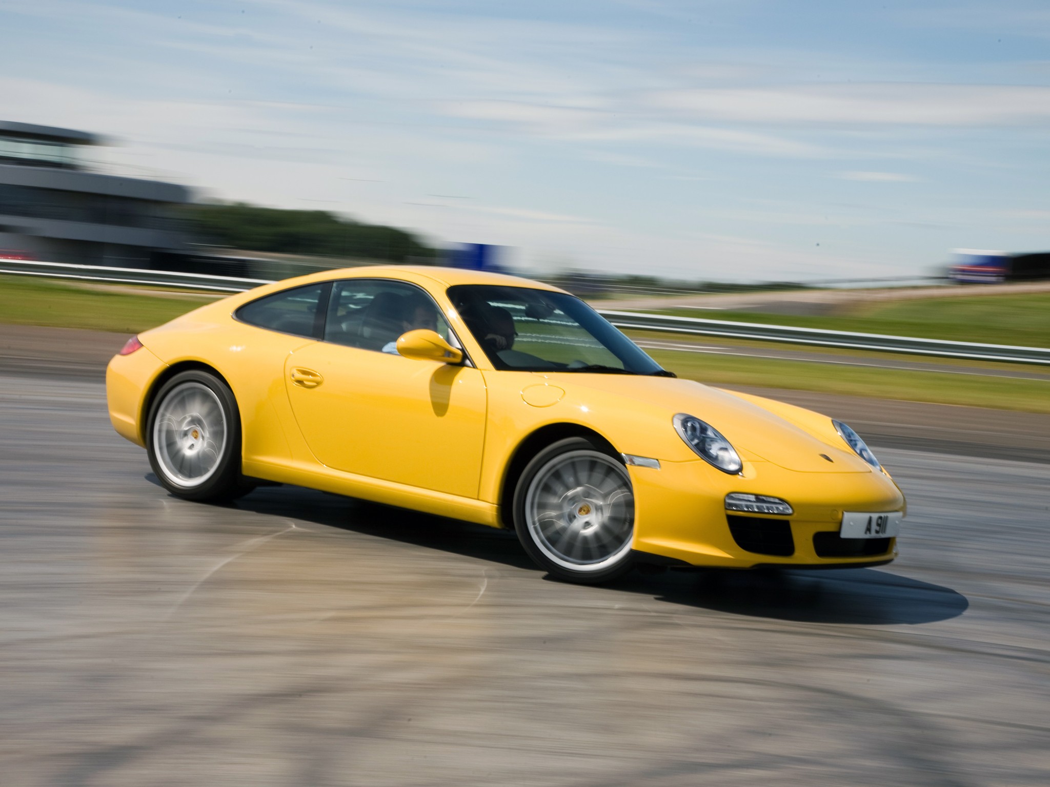 Porsche 911 Carrera photo 11