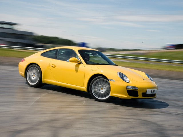 Porsche 911 Carrera photo 11