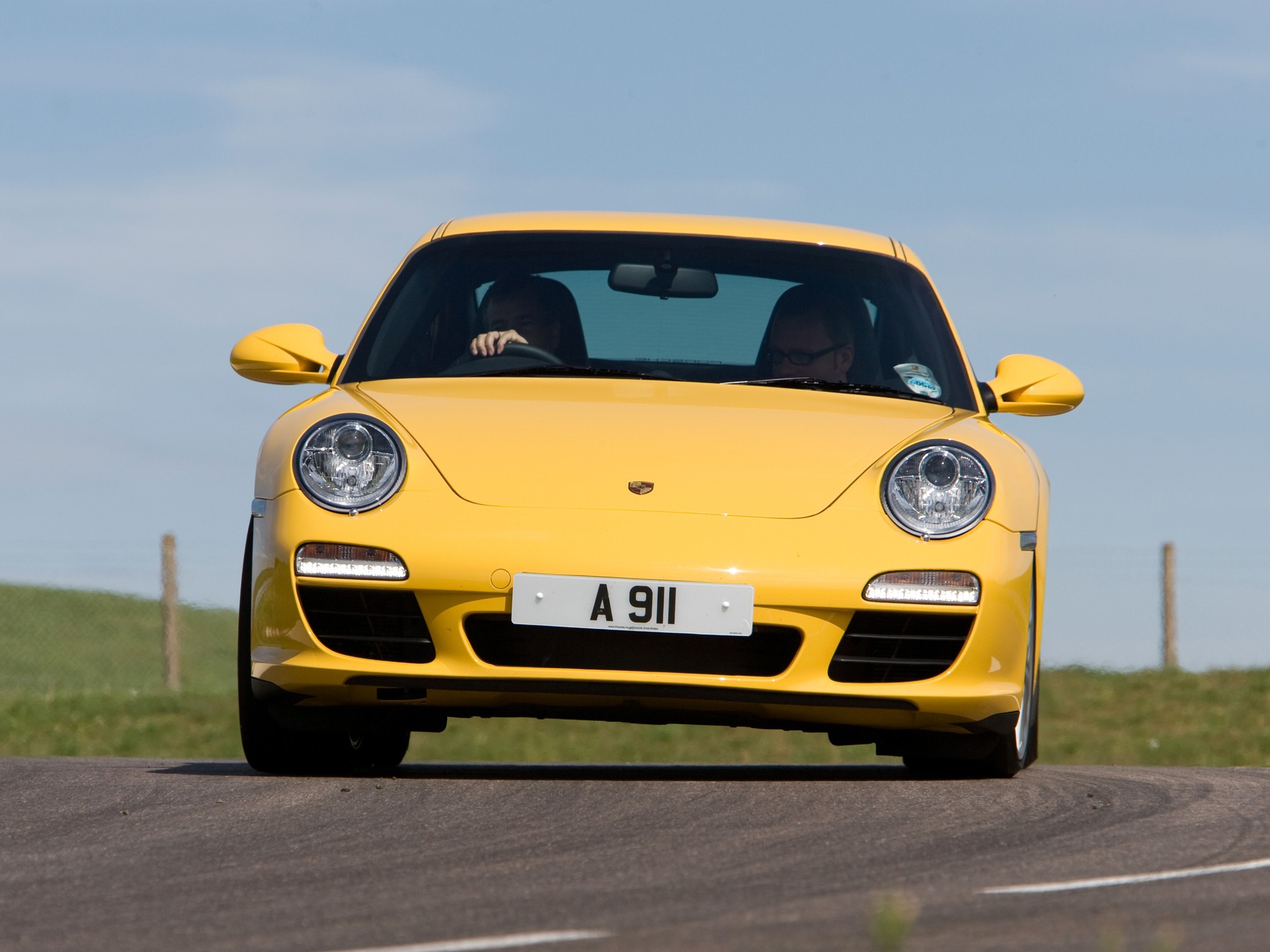 Porsche 911 Carrera photo 12
