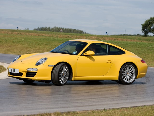 Porsche 911 Carrera photo 13