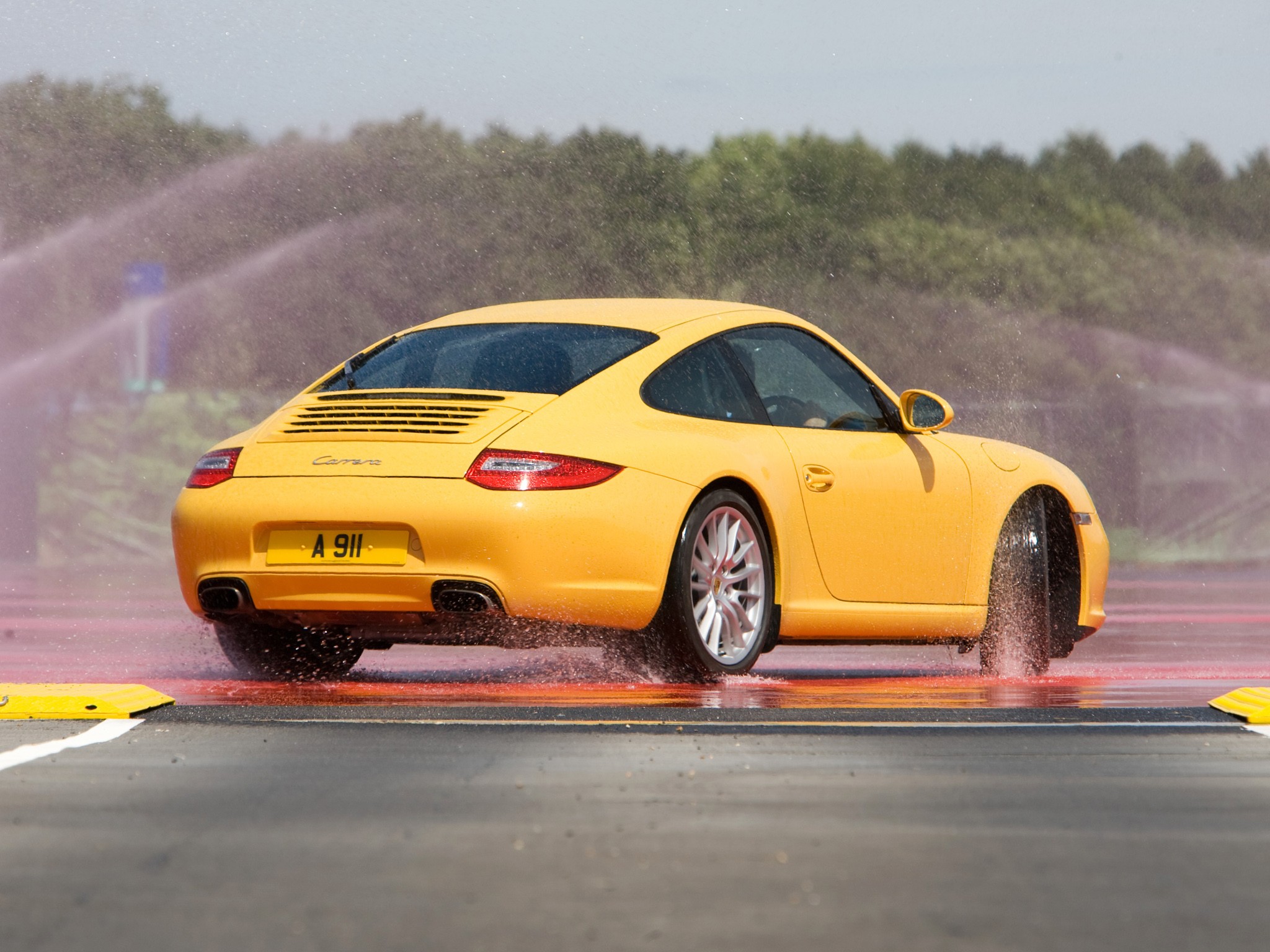 Porsche 911 Carrera photo 14