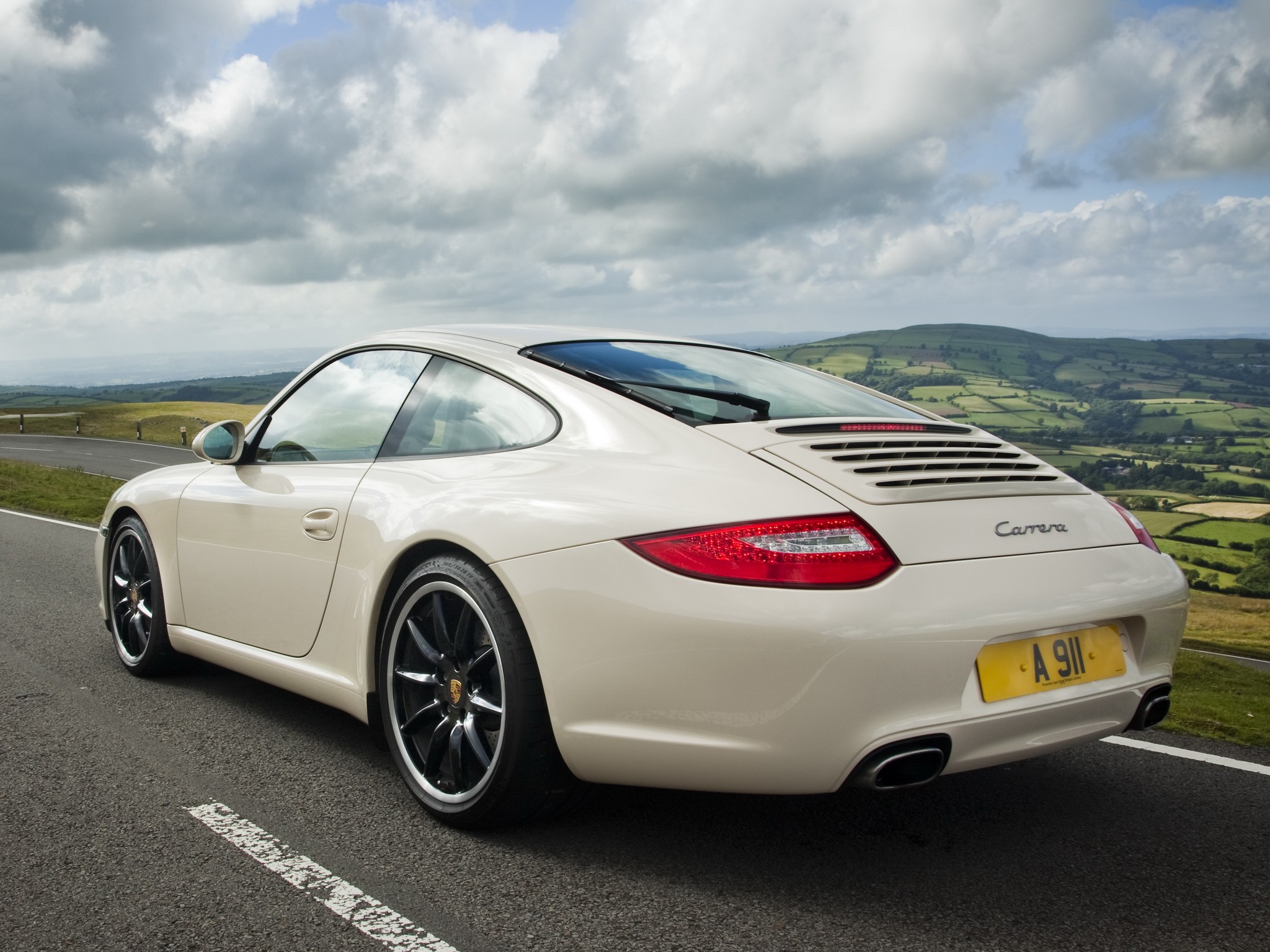 Porsche 911 Carrera photo 17