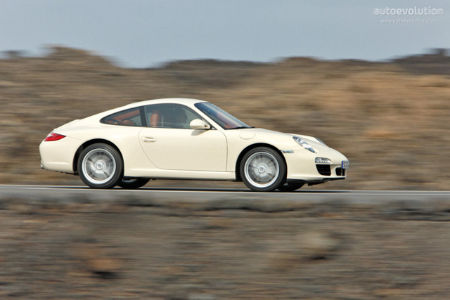 Porsche 911 Carrera photo 1