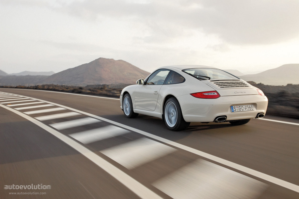 Porsche 911 Carrera photo 2