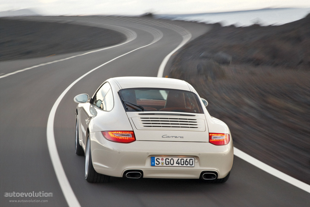 Porsche 911 Carrera photo 3