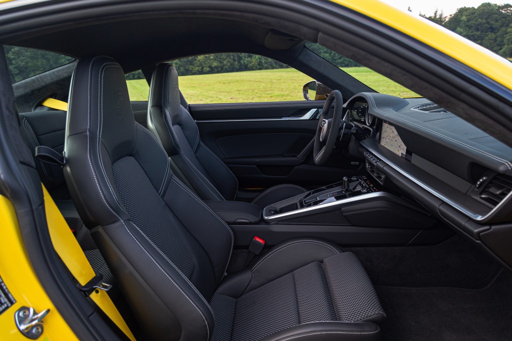 Porsche 911 Carrera photo 35