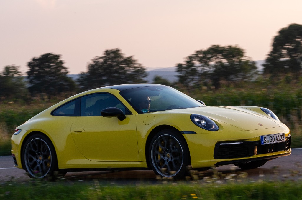 Porsche 911 Carrera photo 6