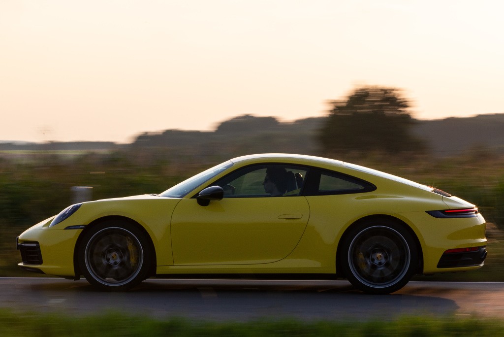 Porsche 911 Carrera photo 13