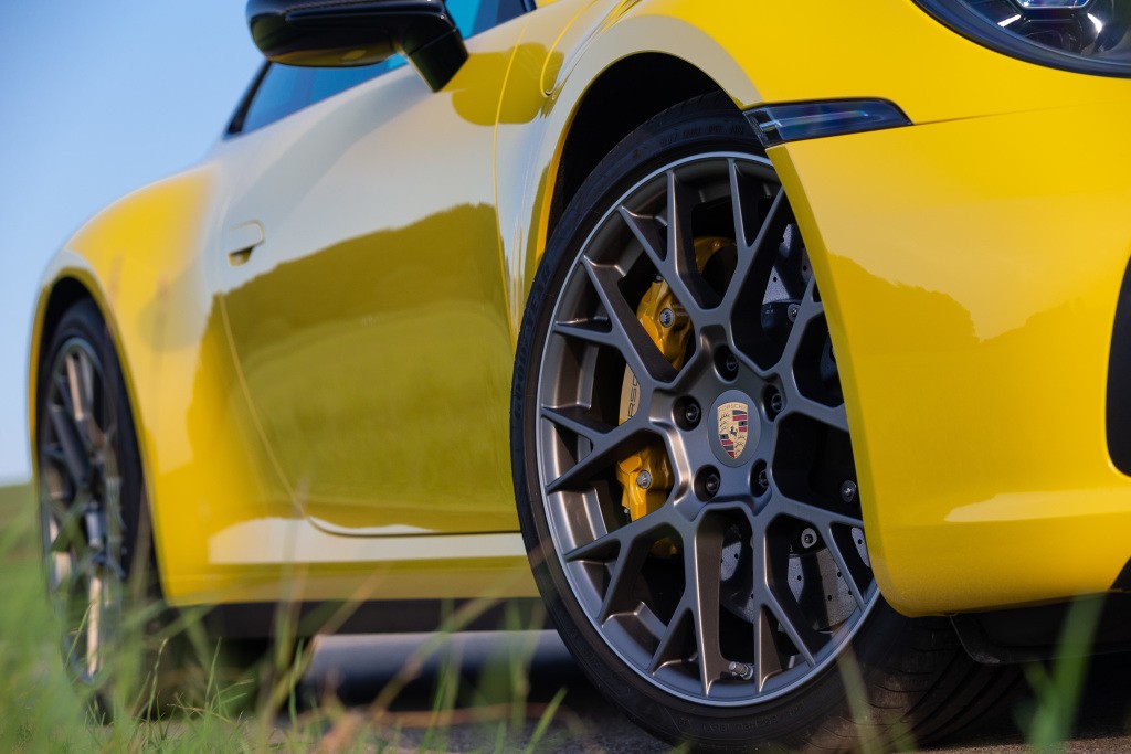 Porsche 911 Carrera photo 15