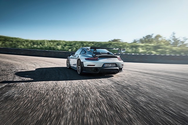 Porsche 911 Gt2 Rs photo 7
