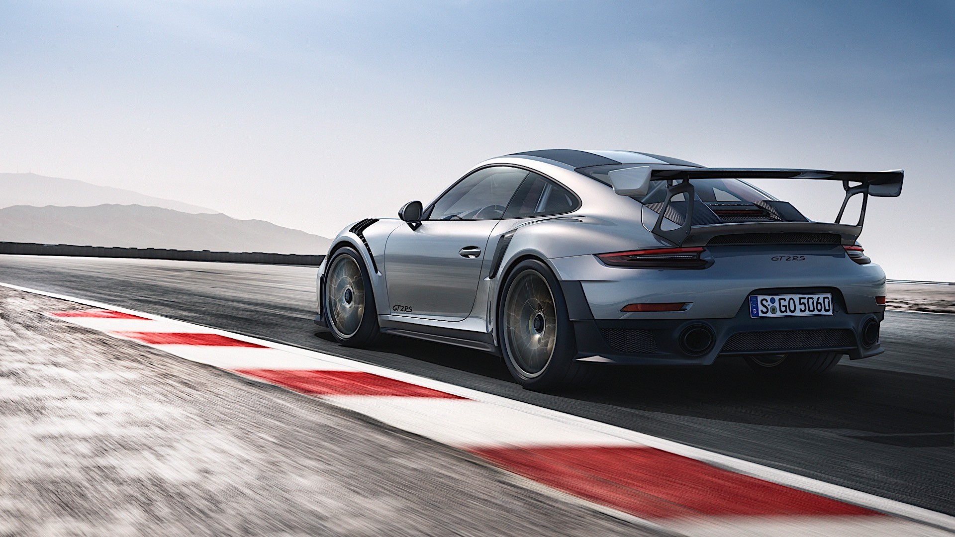 Porsche 911 Gt2 Rs photo 8