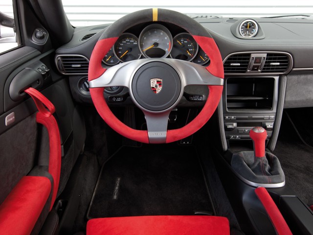 Porsche 911 Gt2 Rs photo 32