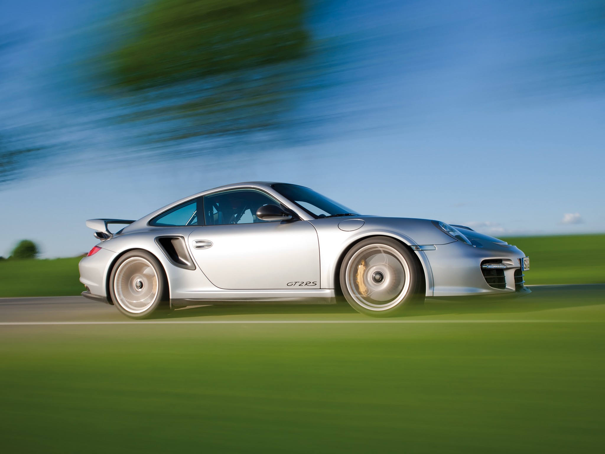 Porsche 911 Gt2 Rs photo 13
