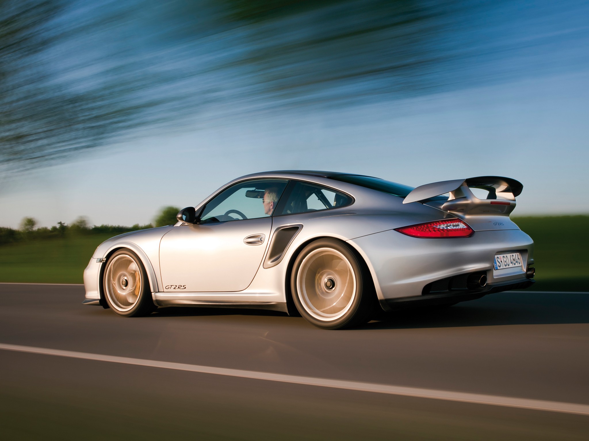 Porsche 911 Gt2 Rs photo 14