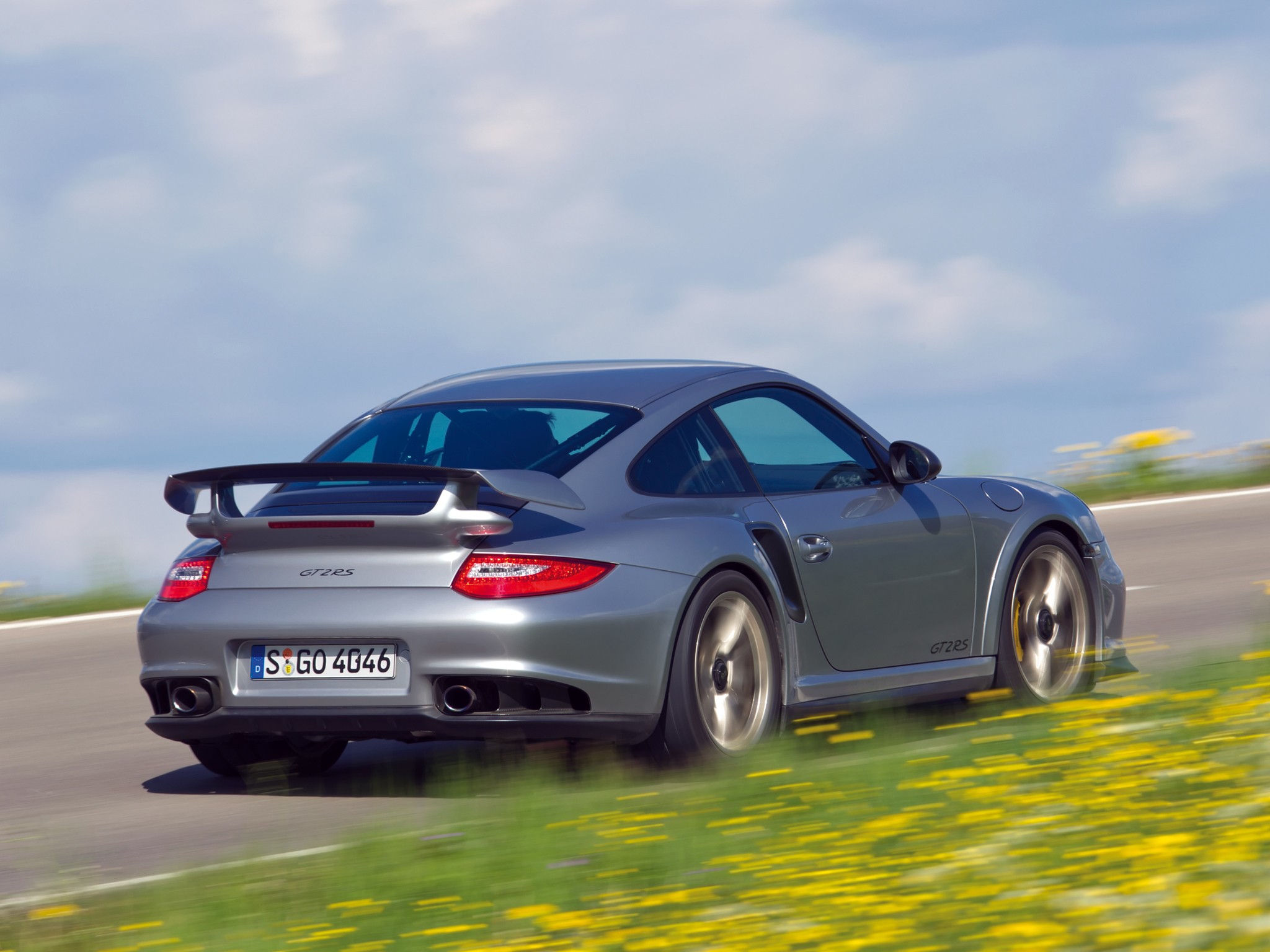 Porsche 911 Gt2 Rs photo 18