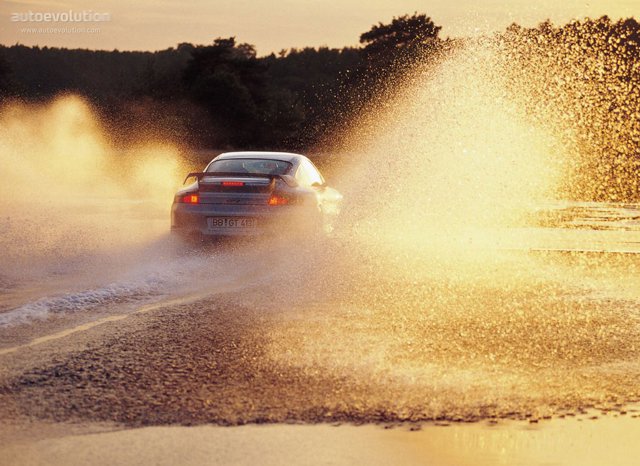 PORSCHE 911 GT2