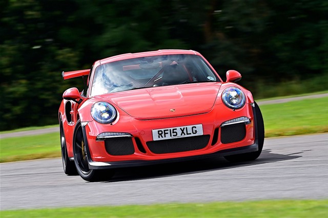 Porsche 911 Gt3 Rs photo 2