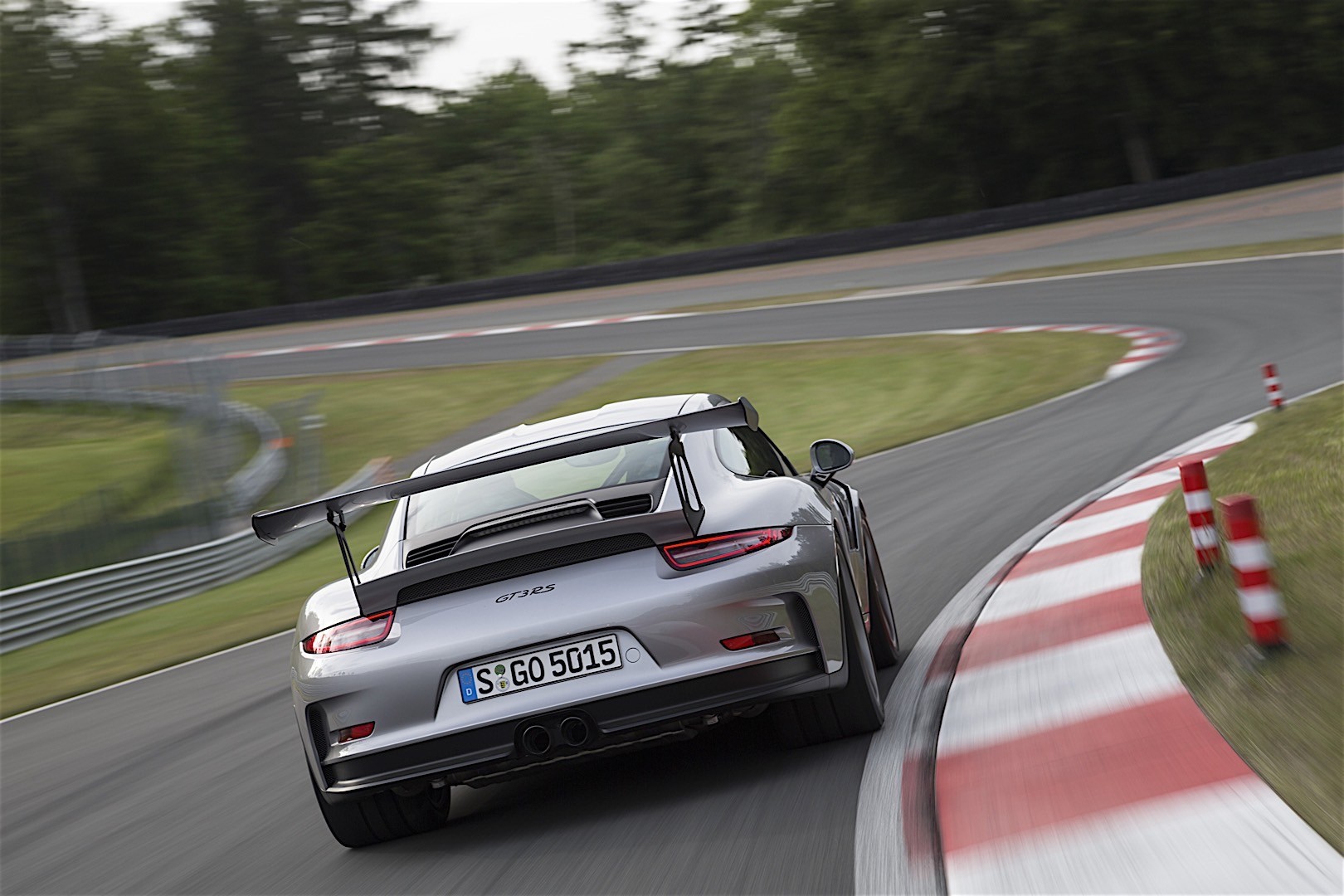 Porsche 911 Gt3 Rs photo 6