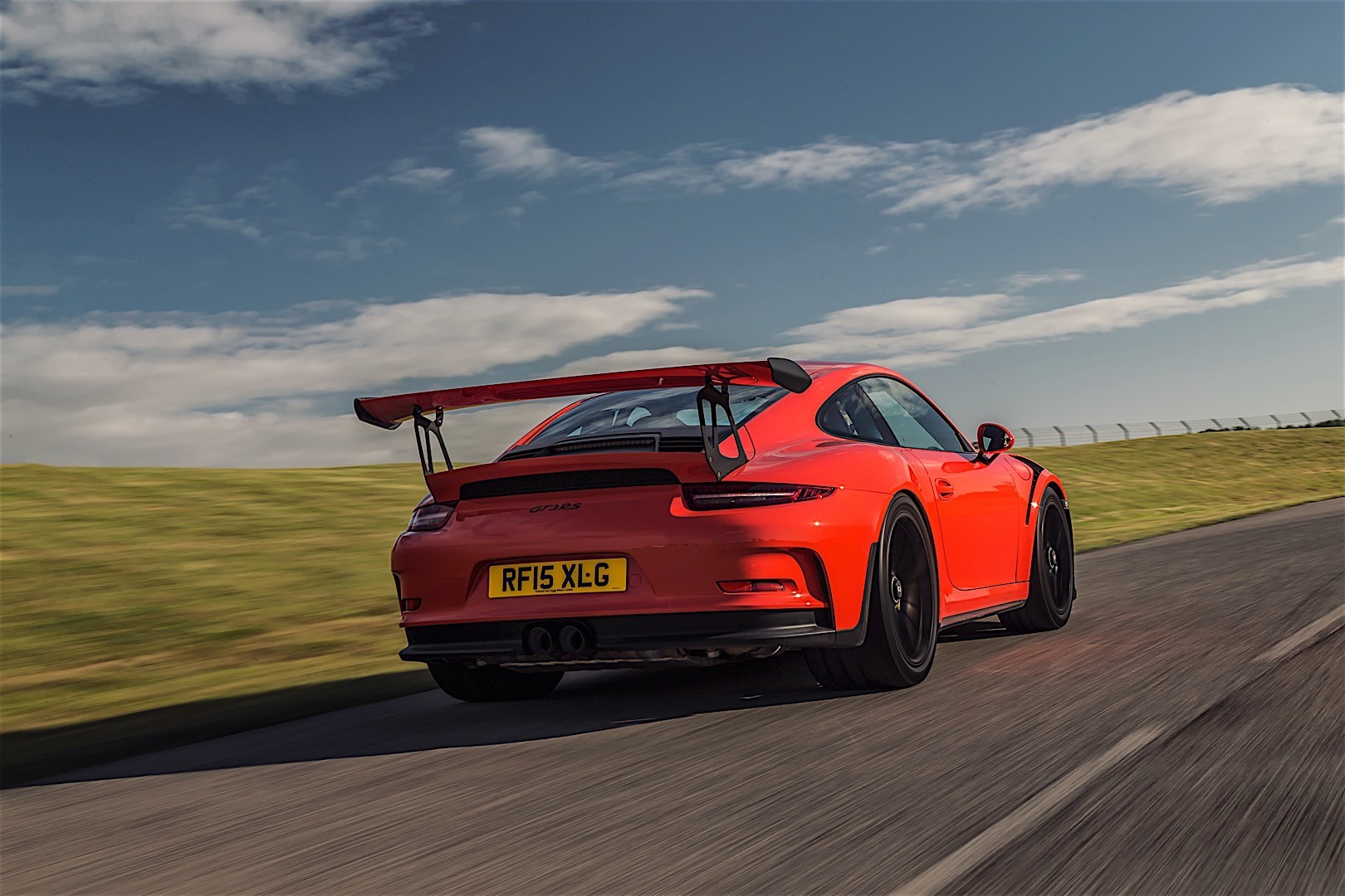 Porsche 911 Gt3 Rs photo 8