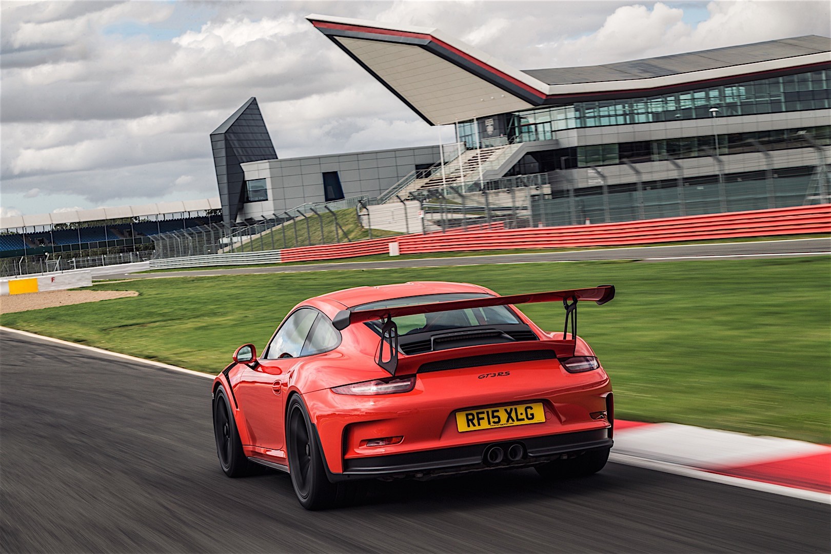 Porsche 911 Gt3 Rs photo 15