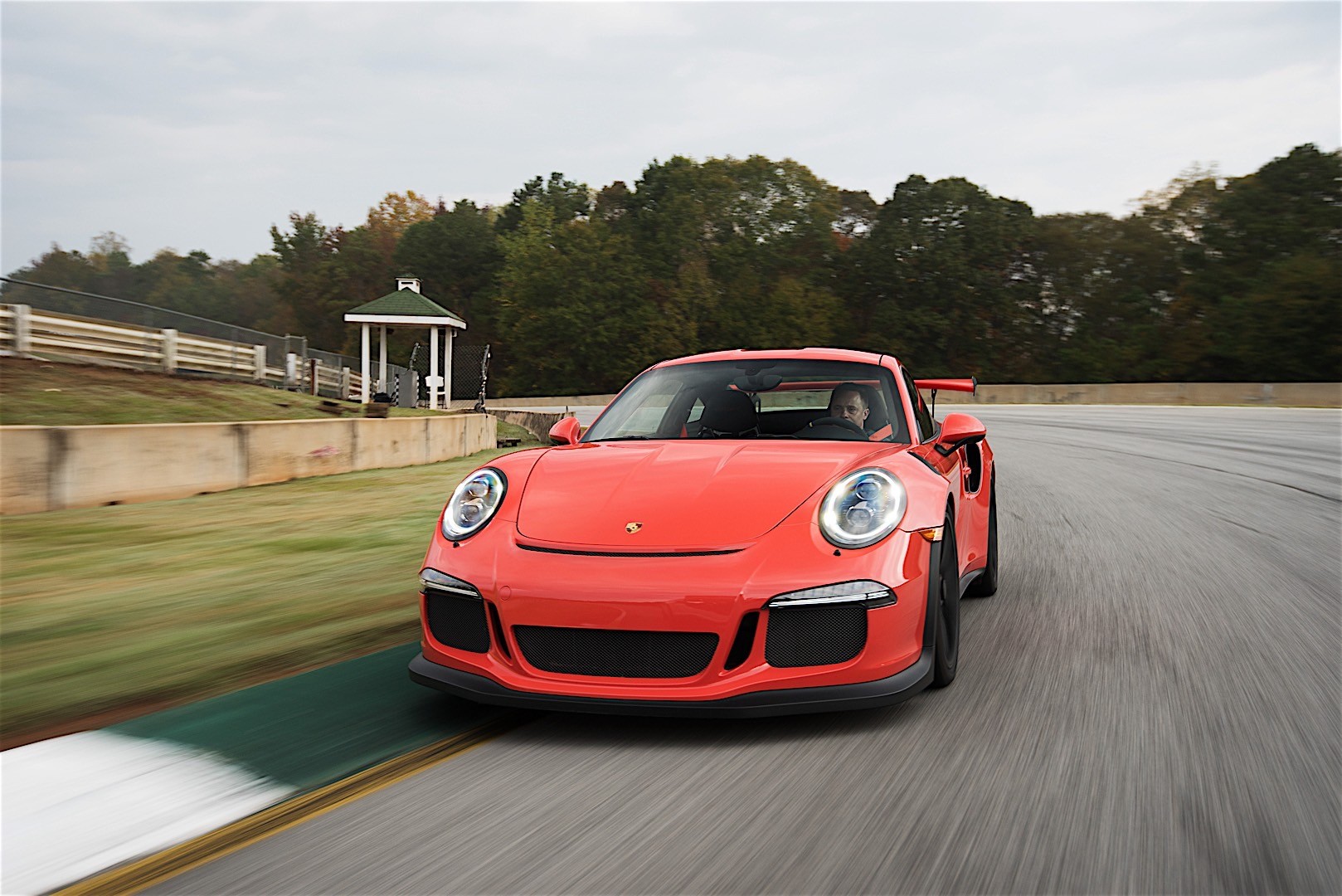 Porsche 911 Gt3 Rs photo 19